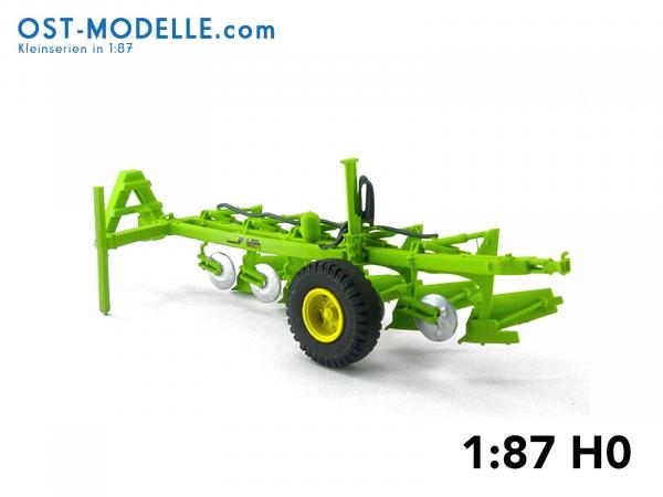 Aufsattelbeetpflug Fortschritt B551 Transportstellung grün neu